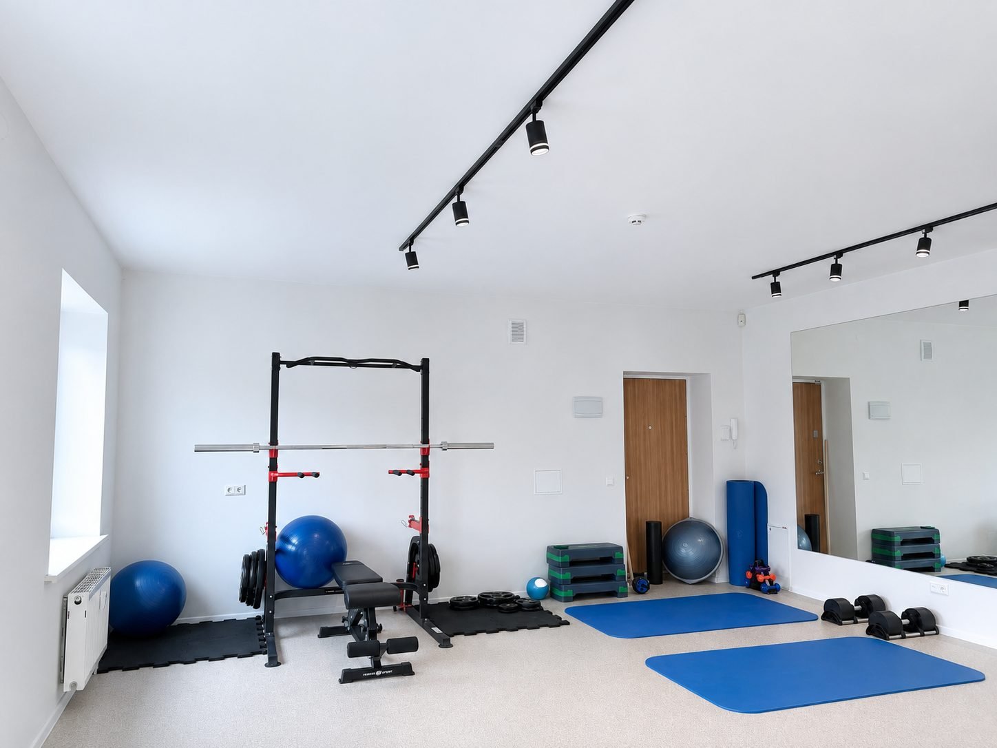 TestedFit treniruočių salė — kineziterapijos ir jėgos pratimų erdvė, Vilnius